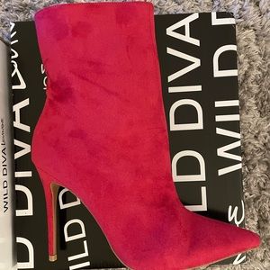 “FASHION NOVA HELLO THERE BOOTIES”